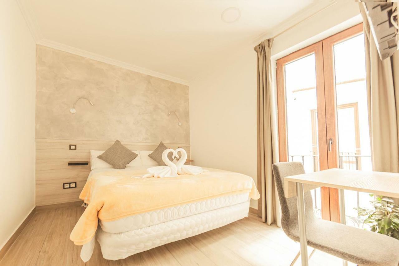 Double Room Interior,828938081:JPEG